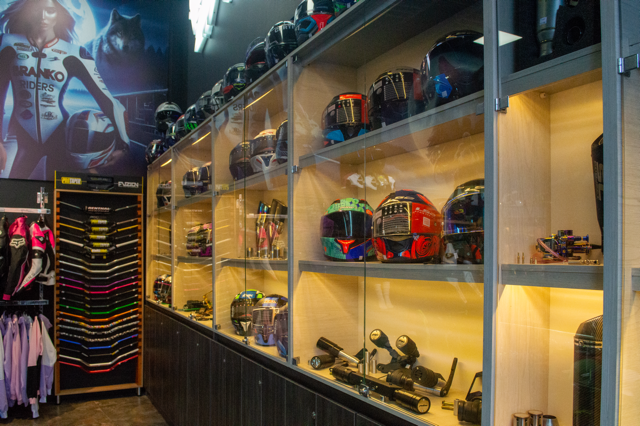 Interior del showroom Branko Riders